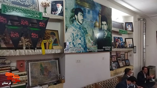 گزارش تصویری/ دیدار مدیرکل بنیاد شهید لرستان با مادر شهیدان «اصغر و رسول زیودار»
