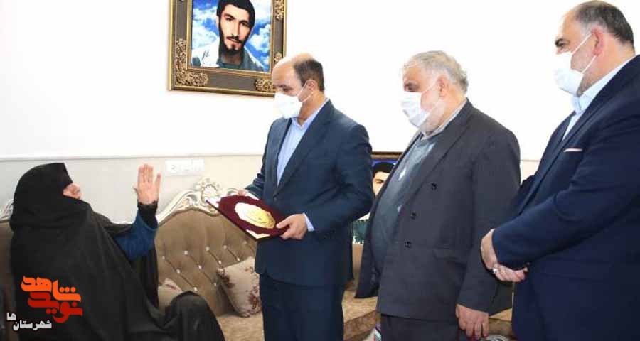 مادران شهدا اسوه‌های صبر و استقامت در جامعه‌اند