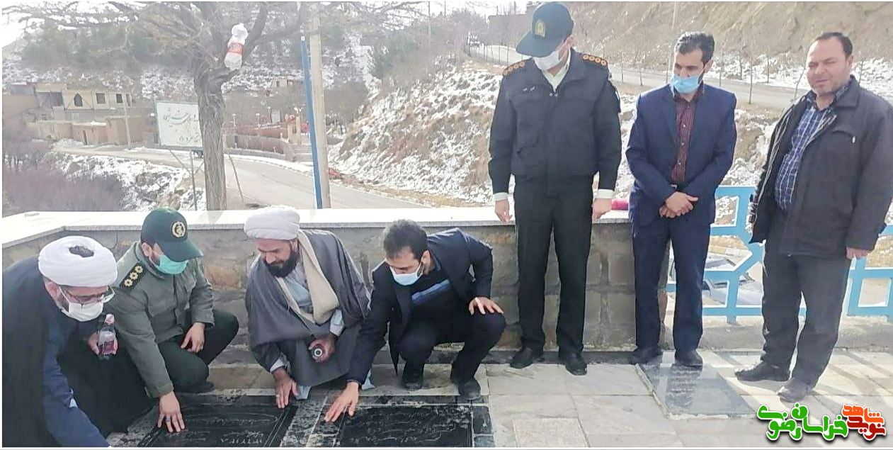 عطرافشانی گلزار شهدای کدکن در سالگرد پیروزی انقلاب
