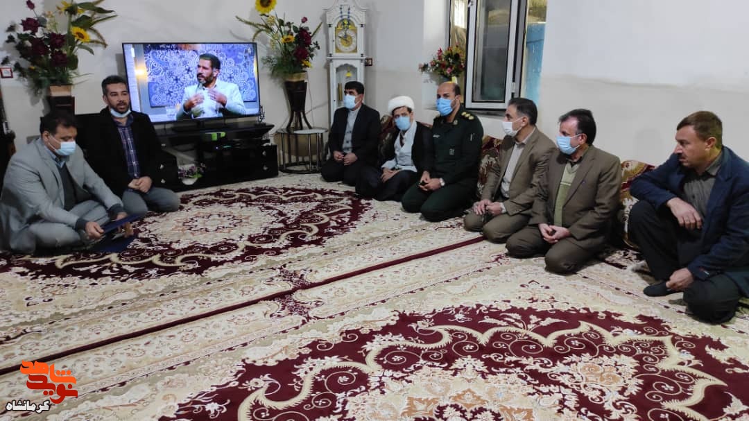 دستاوردهای انقلاب ثمره خون شهداست دستاوردهای انقلاب ثمره خون شهداست