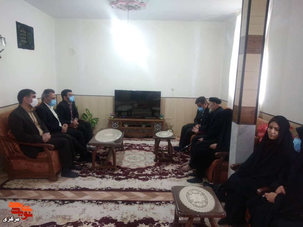 کارکنان بنیادشهید قدر خود را بدانید کارکنان بنیادشهید قدر خود را بدانید