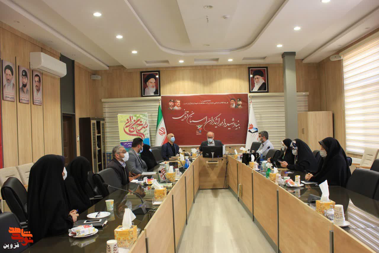 مدیرکل بنیاد قزوین از نویسندگان و ناشران تجلیل کرد