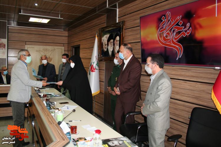 نقش نویسندگان در ترویج فرهنگ ایثار و شهادت بسیار مهم است نقش نویسندگان در ترویج فرهنگ ایثار و شهادت بسیار مهم است