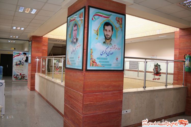 گزارش تصویری/ نصب تابلو شهدای شاخص آذربایجان غربی در سالن اداره کل بنیاد شهید این استان