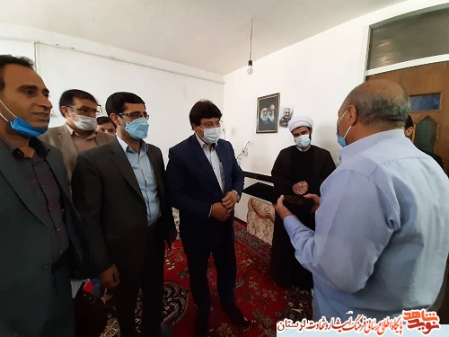 تجلیل مسئولین از خانواده شهیده «هانیه اکبریان»