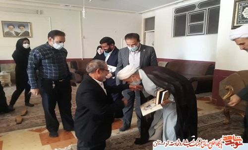 دیدار با خانواده شهدا و جانبازان حفظ ارزش های انقلاب است