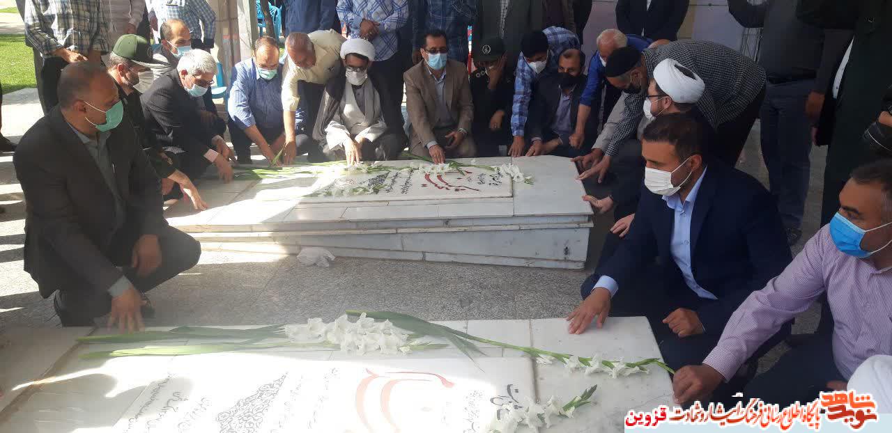 گلزار شهدای گمنام شهر الوند گلباران شد گلزار شهدای گمنام شهر الوند گلباران شد