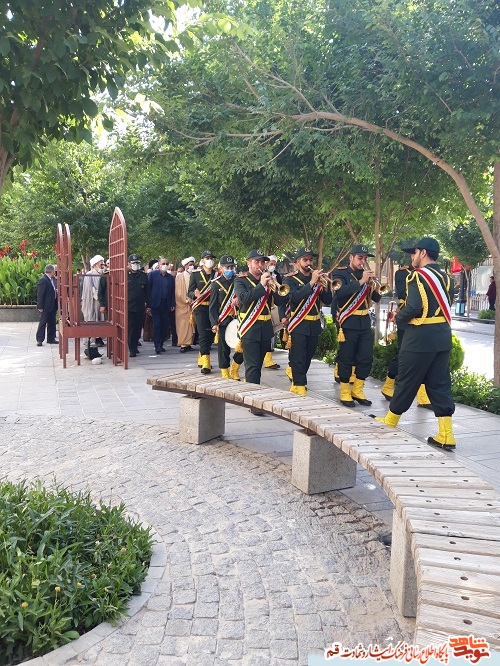 نصب بارکد خوان بر سر مزار شهدای سوم خرداد در قم نصب بارکد خوان بر سر مزار شهدای سوم خرداد در قم