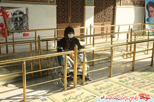 نصب بارکد خوان بر سر مزار شهدای سوم خرداد در قم نصب بارکد خوان بر سر مزار شهدای سوم خرداد در قم