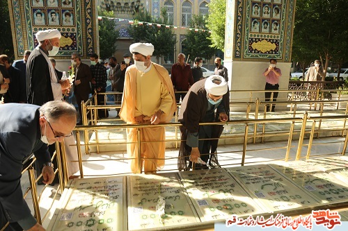 نصب بارکد خوان بر سر مزار شهدای سوم خرداد در قم نصب بارکد خوان بر سر مزار شهدای سوم خرداد در قم