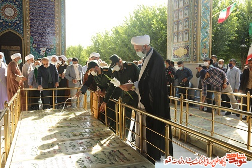 نصب بارکد خوان بر سر مزار شهدای سوم خرداد در قم نصب بارکد خوان بر سر مزار شهدای سوم خرداد در قم