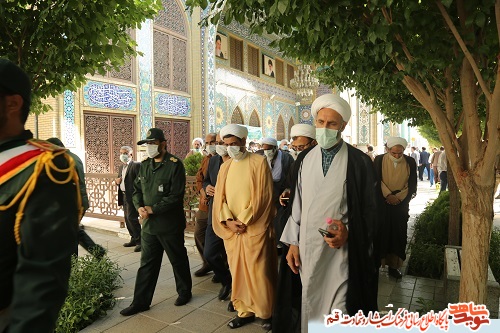 نصب بارکد خوان بر سر مزار شهدای سوم خرداد در قم نصب بارکد خوان بر سر مزار شهدای سوم خرداد در قم