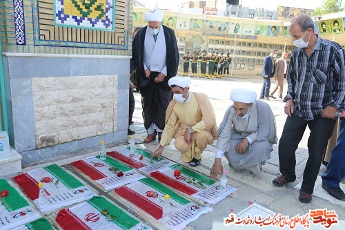 نصب بارکد خوان بر سر مزار شهدای سوم خرداد در قم نصب بارکد خوان بر سر مزار شهدای سوم خرداد در قم