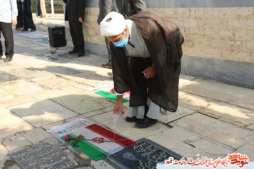 نصب بارکد خوان بر سر مزار شهدای سوم خرداد در قم نصب بارکد خوان بر سر مزار شهدای سوم خرداد در قم