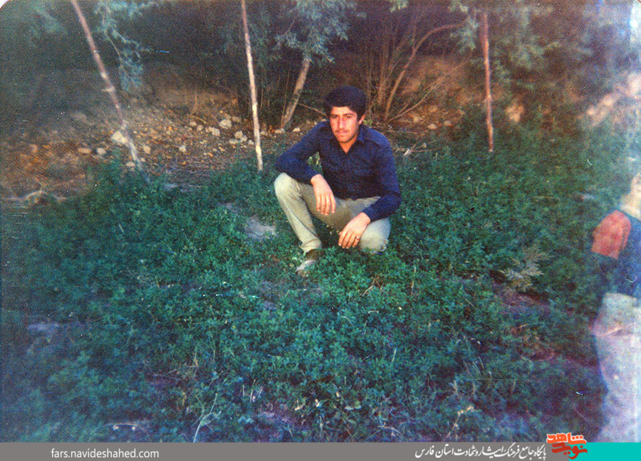 تکه های بدنم در امواج خروشان دریا تکه های بدنم در امواج خروشان دریا