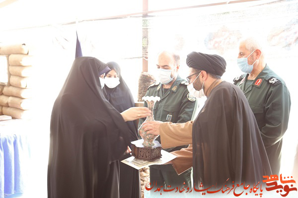 گزارش تصویری| تقدیر از نویسندگان و خبرنگاران حوزه ادبیات پایداری