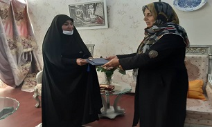 دیدار مسئول نشر آثار مشارکت زنان در دفاع مقدس آذربایجان غربی با خانواده شهید انتظامی