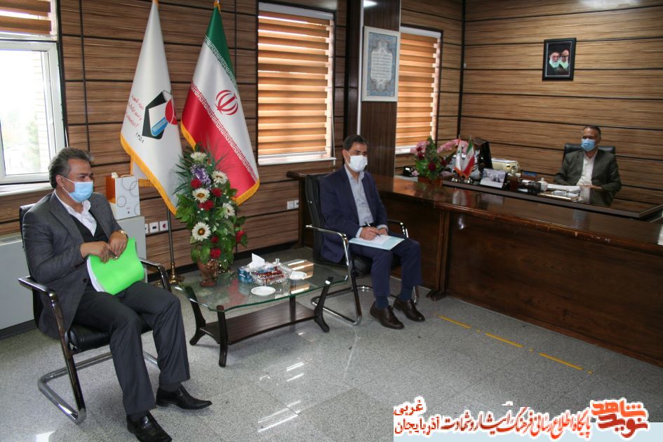 خدمت بی منت به خانواده معظم شهدا، از وظایف کارکنان می باشد خدمت بی منت به خانواده معظم شهدا، از وظایف کارکنان می باشد