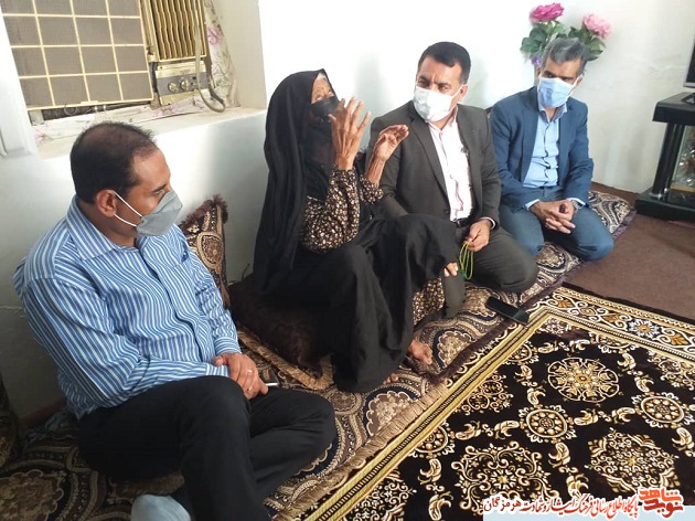 جمعی از ایثارگران بندرلنگه تجلیل شدند