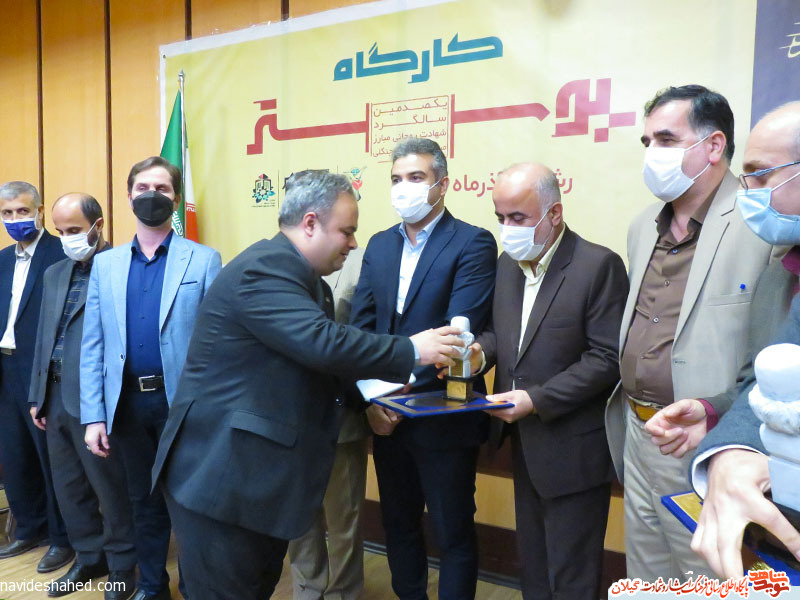هنرمندان کارگاه طراحی پوستر «میرزا کوچک جنگلی» تجلیل شدند