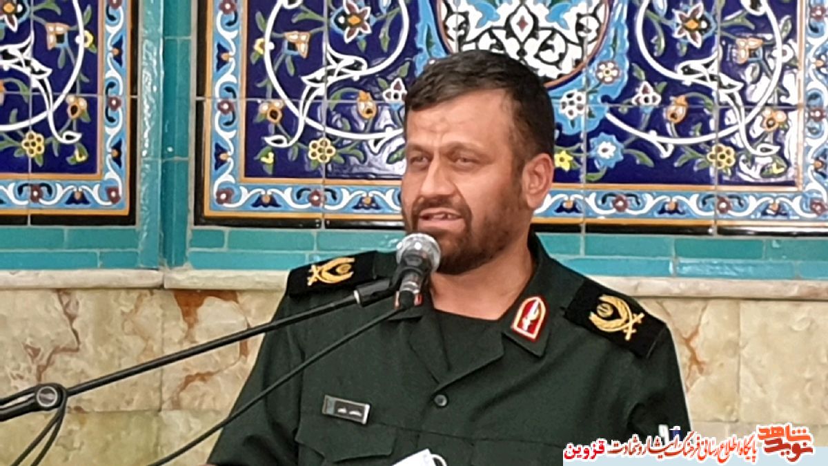 خون شهدا فراموش ناشدنی است خون شهدا فراموش ناشدنی است