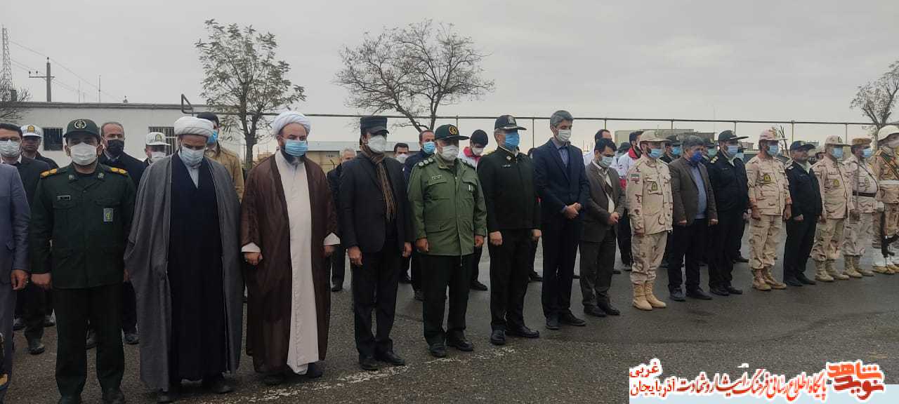 گزارش تصویری/ غبارروبی و عطرافشانی گلزار شهدای شهرستان پلدشت