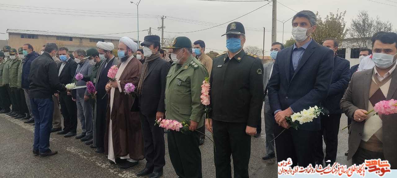 گزارش تصویری/ غبارروبی و عطرافشانی گلزار شهدای شهرستان پلدشت
