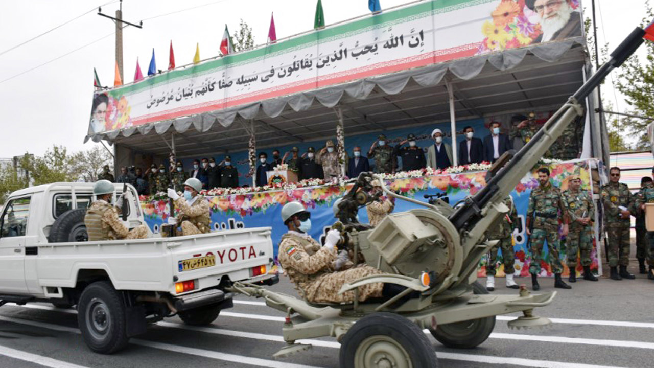 رژه موتوری بزرگداشت روز ارتش در کردستان رژه موتوری بزرگداشت روز ارتش در کردستان