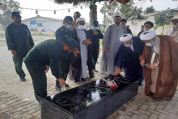 شهدا مظهر اقتدار و افتخار هستند شهدا مظهر اقتدار و افتخار هستند