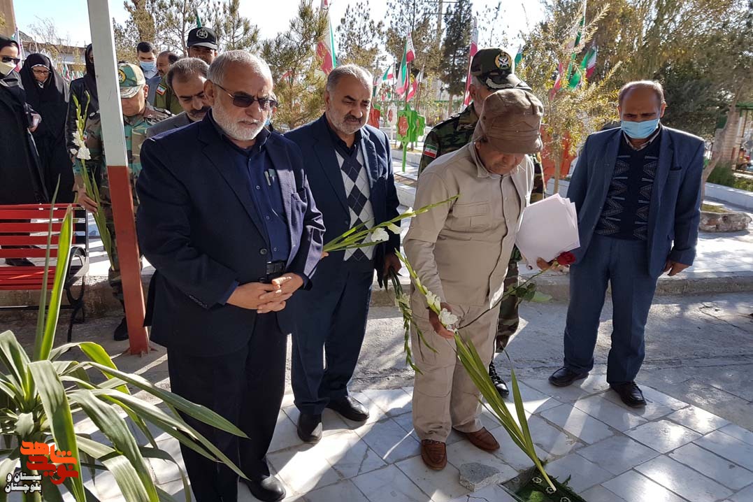 غبار روبی و عطرافشانی گلزار شهدای شهرستان زاهدان به مناسبت سومین سالگرد شهادت حاج قاسم سلیمانی انجام شد