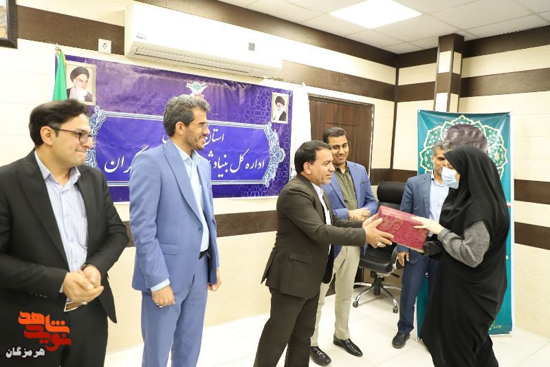 تجلیل از بانوان شاغل در بنیاد هرمزگان به مناسبت روز زن تجلیل از بانوان شاغل در بنیاد هرمزگان به مناسبت روز زن