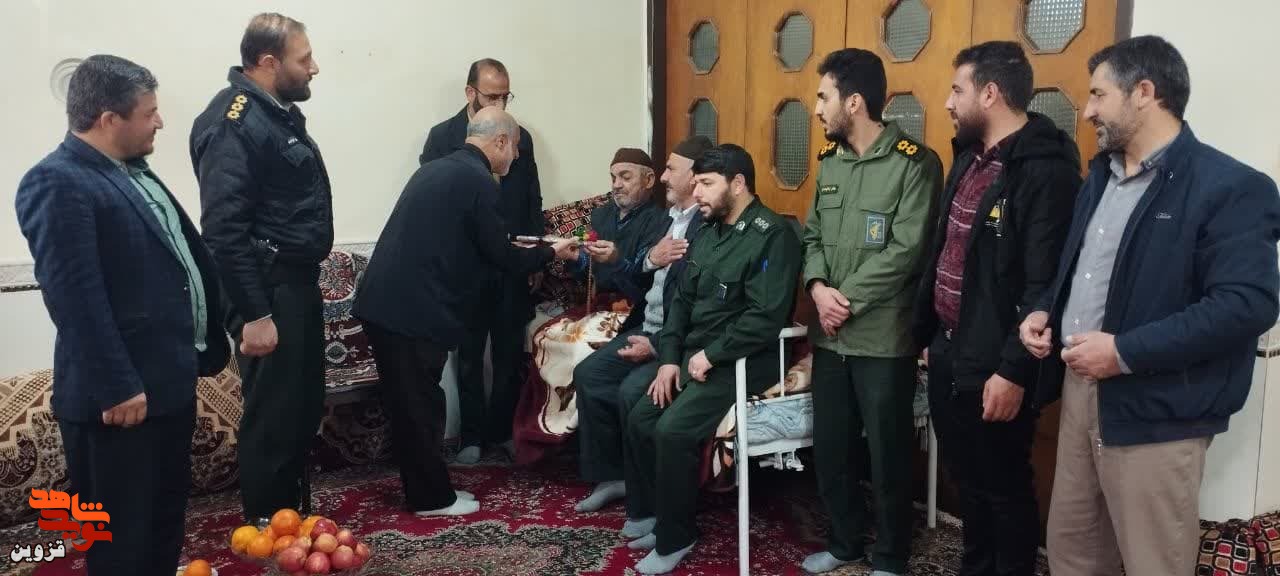 خدمت صادقانه به ایثارگران برکات معنوی برای مسئولان دارد