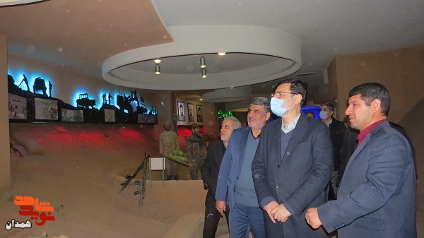بازدید رئیس بنیاد شهید از مرکز فرهنگی و موزه دفاع مقدس همدان