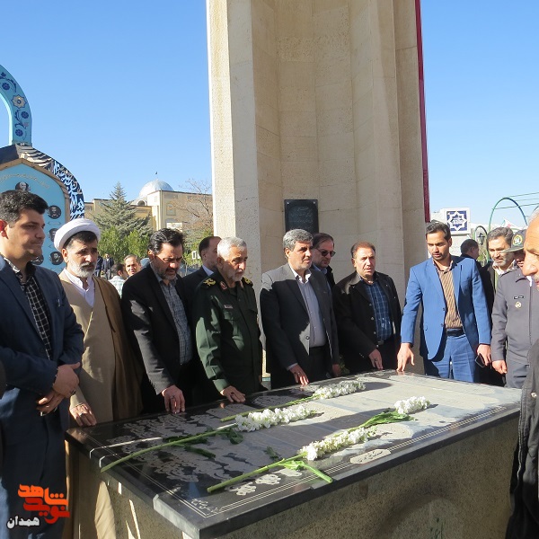 گزارش تصویری| غبارروبی گلزار شهدا