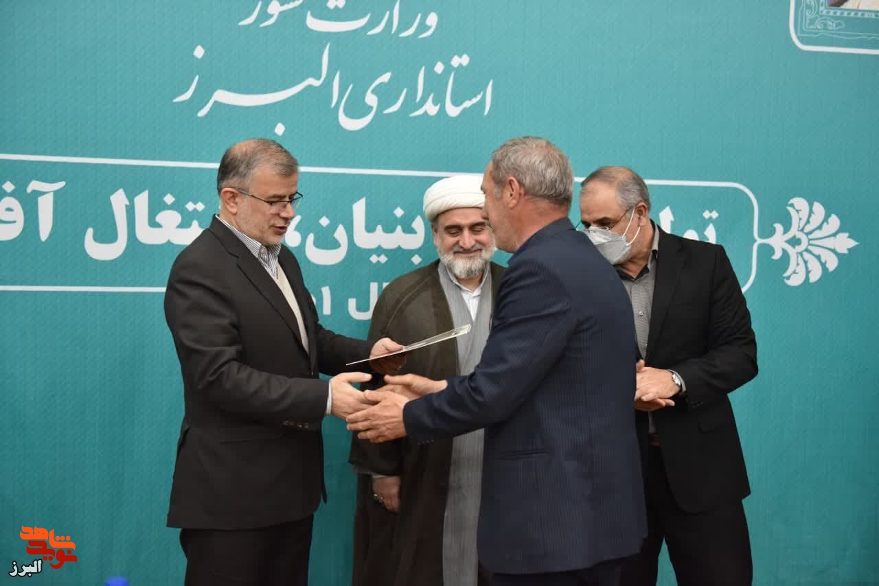 فرزندان شهدا و ایثارگران باید الگوی خدمتگزاری به مردم در نظام مقدس جمهوری اسلامی باشند
