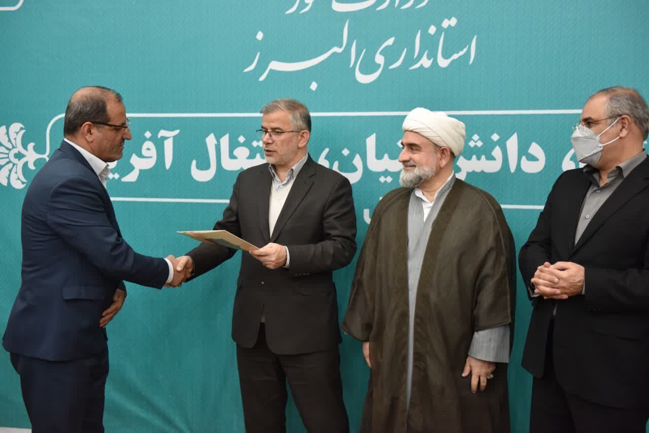 فرزندان شهدا و ایثارگران باید الگوی خدمتگزاری به مردم در نظام مقدس جمهوری اسلامی باشند