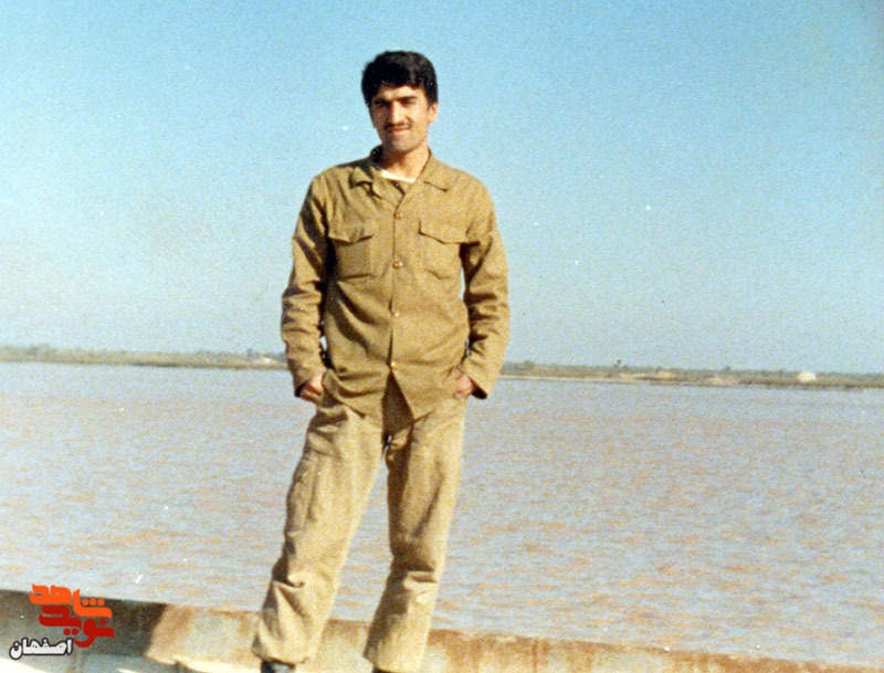 برای پاسداری از اسلام عازم جبهه شد برای پاسداری از اسلام عازم جبهه شد