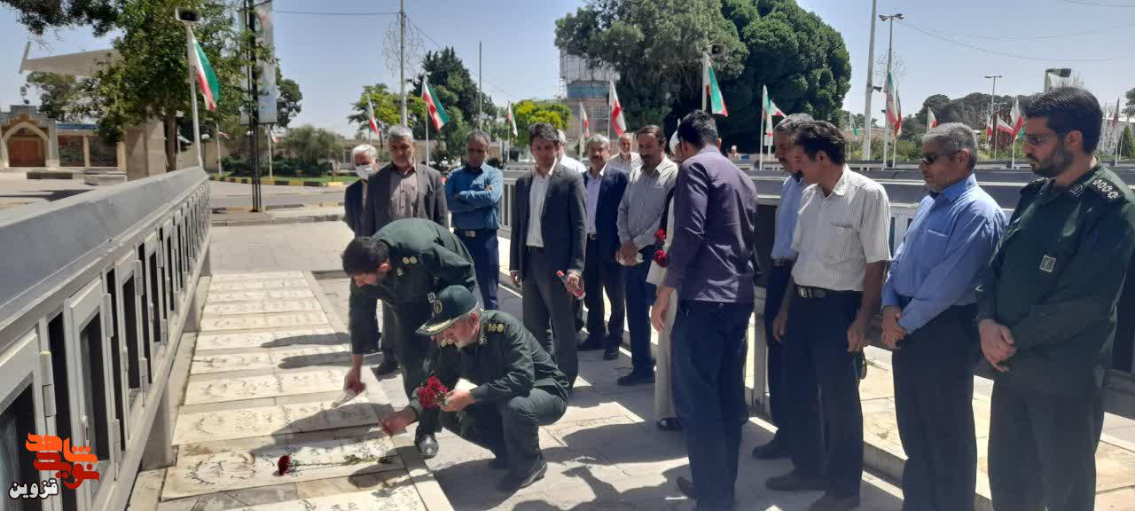 گلزار شهدای شهر قزوین گلباران شد گلزار شهدای شهر قزوین گلباران شد