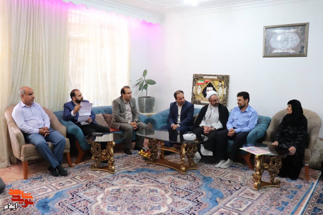 شهدا سرمایه های اصلی کشور و جامعه هستند