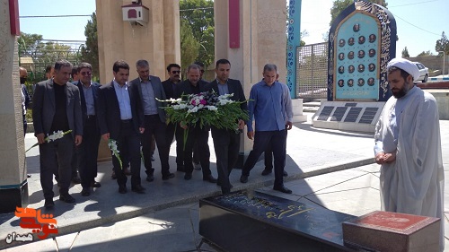 ادای احترام مسئولان صدا و سیمای سنندج به شهید همدانی