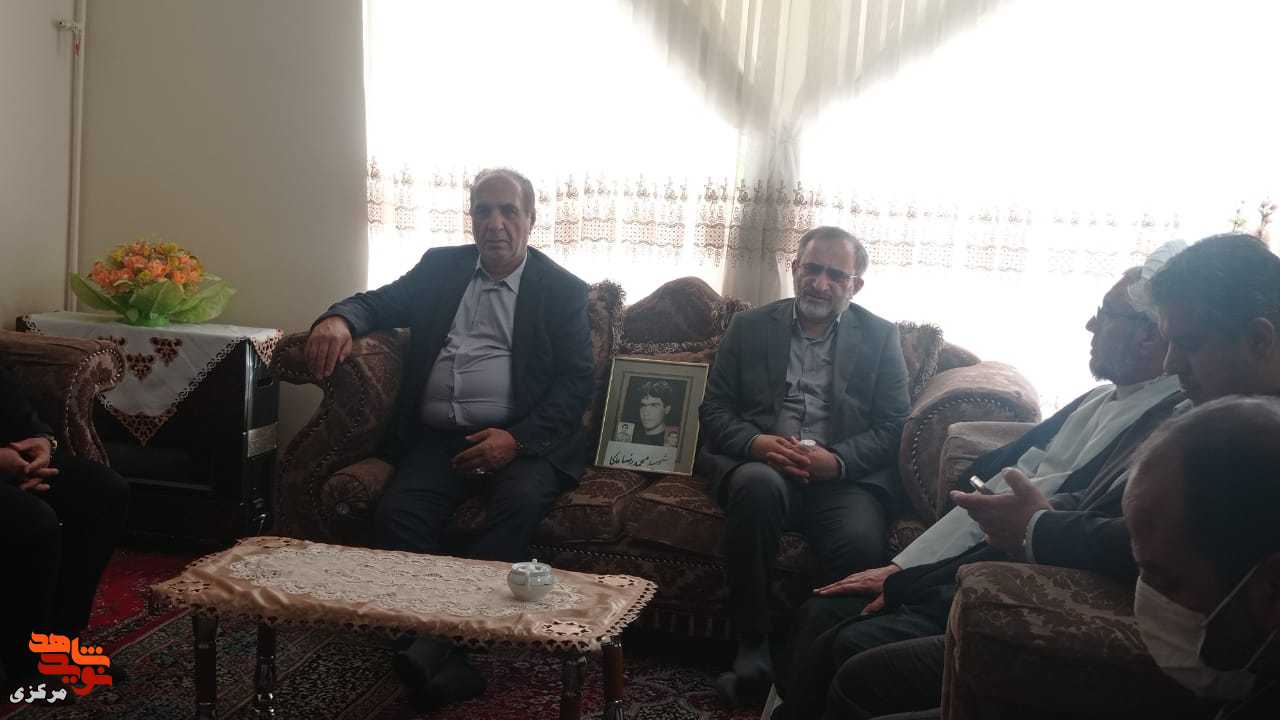 شهیدان رجایی وباهنر یاران صدیق انقلاب امام بودند شهیدان رجایی وباهنر یاران صدیق انقلاب امام بودند