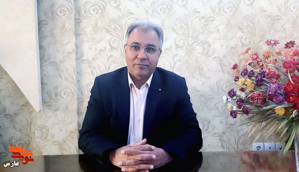 نور چهره حسن خبر از سفر او می داد