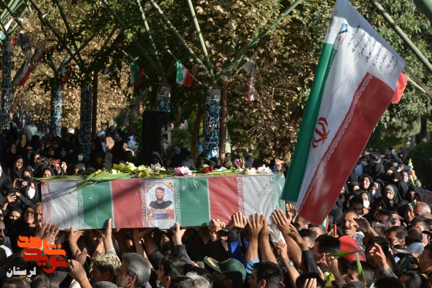 خون شهیدان والامقام حافظ انقلاب است