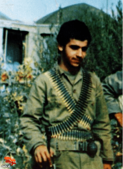 مشتاقانه بهسوی جبهههای جنگ شتافت مشتاقانه بهسوی جبهههای جنگ شتافت