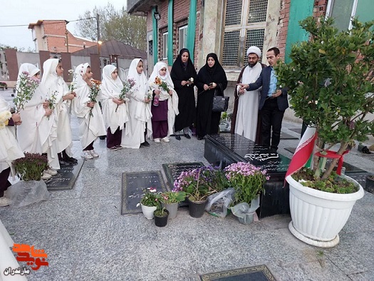 گزارش تصویری/ عطرافشانی و گلباران گلزار مطهر شهدای تکیه معصوم زاده شهرستان فریدونکنار