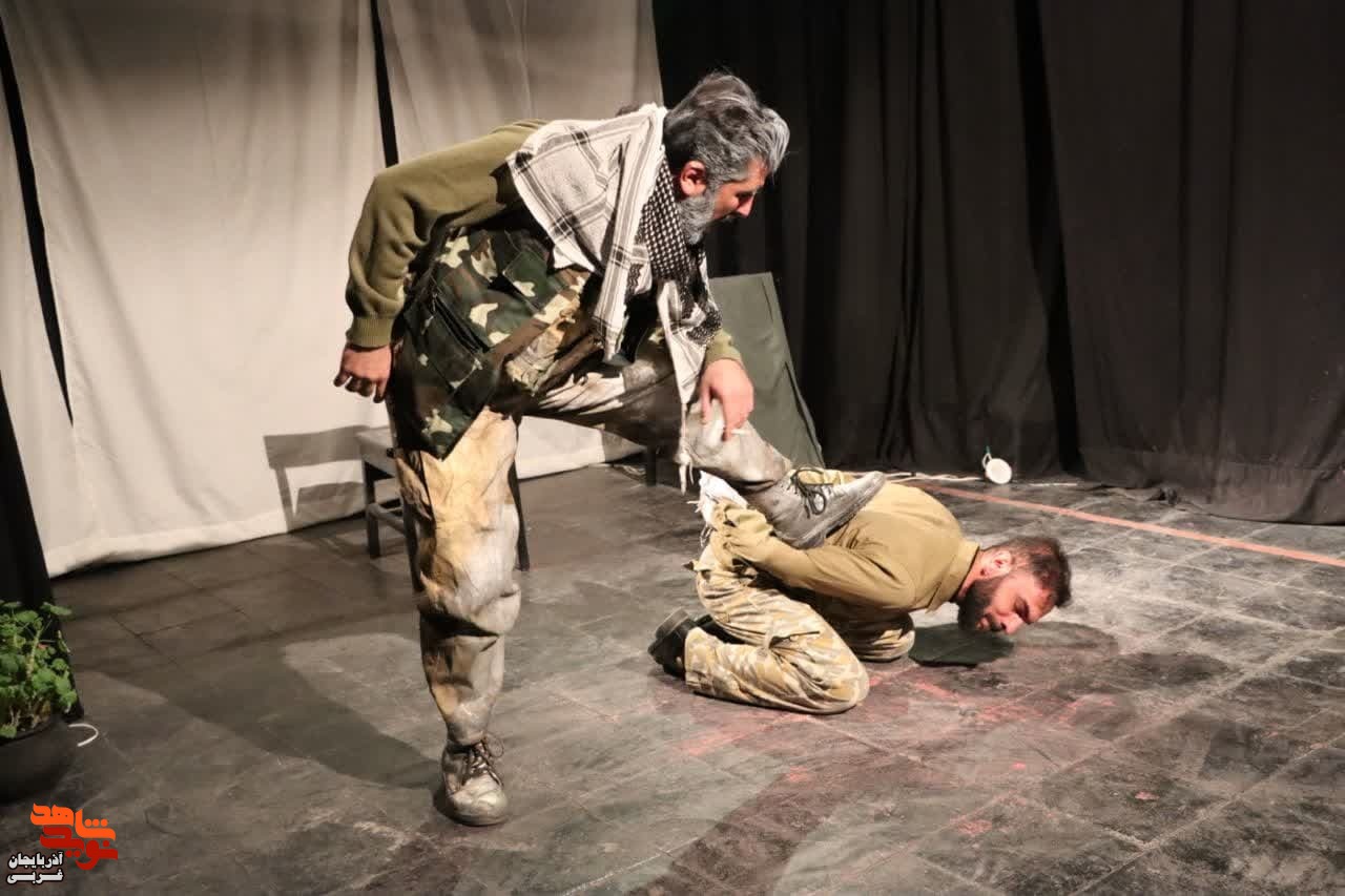 کلیپ/ تئاتر داغ جگر( روایتی از زندگینامه شهید بسیجی یوسف داورپناه ) کلیپ/ تئاتر داغ جگر( روایتی از زندگینامه شهید بسیجی یوسف داورپناه )