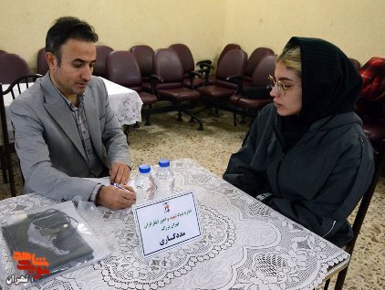دیدار جمعی از مسئولین با خانواده شهدای مسیحی (آشوری)