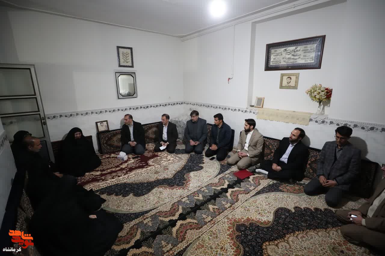 مادر و اعضای خانواده شهید «شیرزادعبدالمالکی» تجلیل شدند