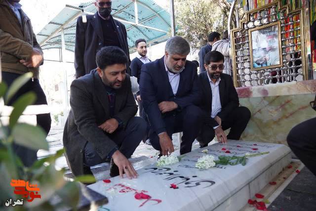 آیین گلباران و عطر افشانی مزار شهدای بهشت زهرای تهران