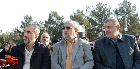 عطرافشانی گلزار شهدای بهشت زهرا (س) عطرافشانی گلزار شهدای بهشت زهرا (س)